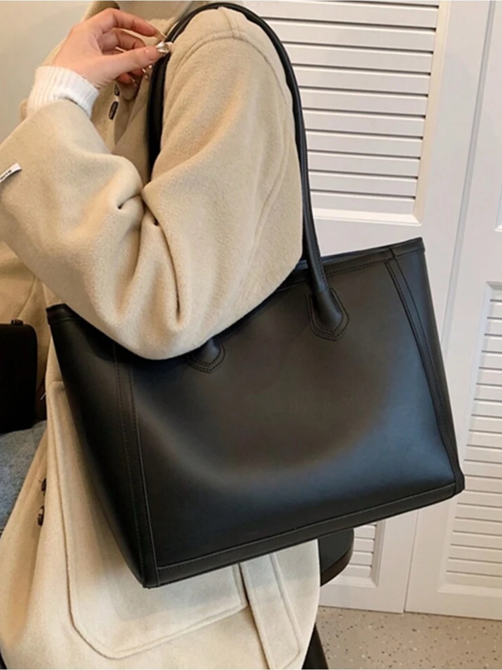 NEVER USED Minimalist Black Tote with zipper: Perfect for school and work - Picture 3 of 4